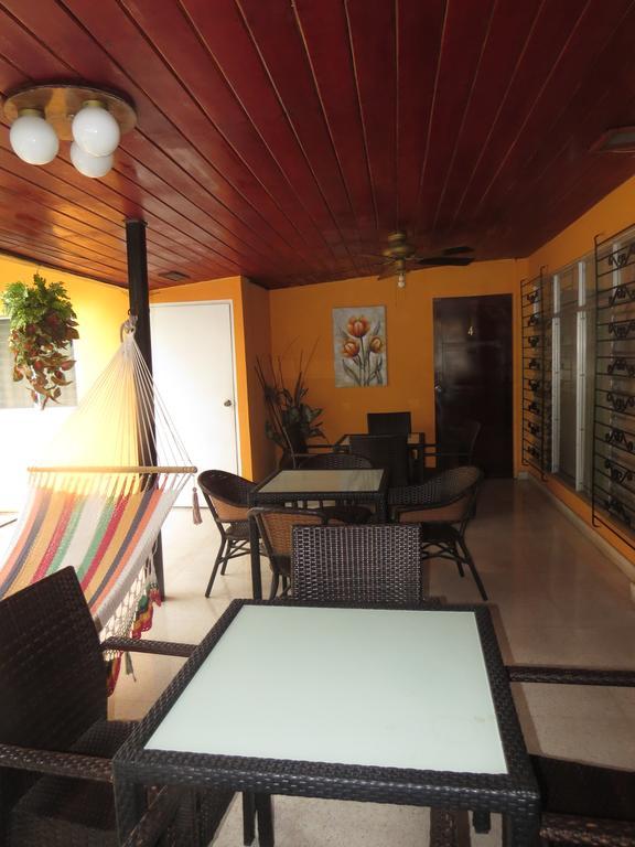 Hostal Cocos Inn Panama City Exterior photo