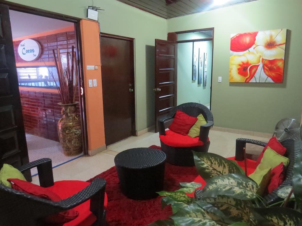 Hostal Cocos Inn Panama City Exterior photo