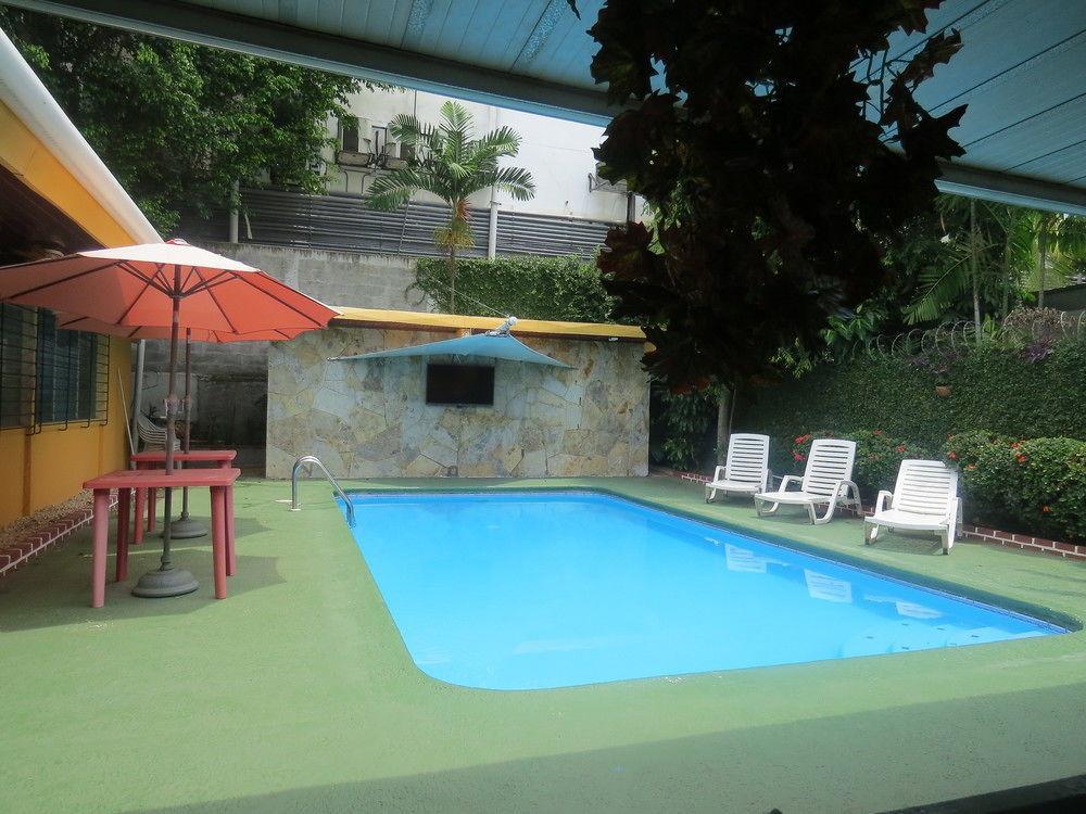 Hostal Cocos Inn Panama City Exterior photo