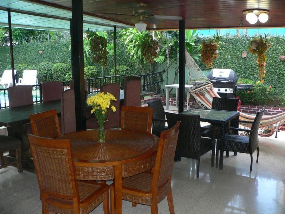 Hostal Cocos Inn Panama City Exterior photo