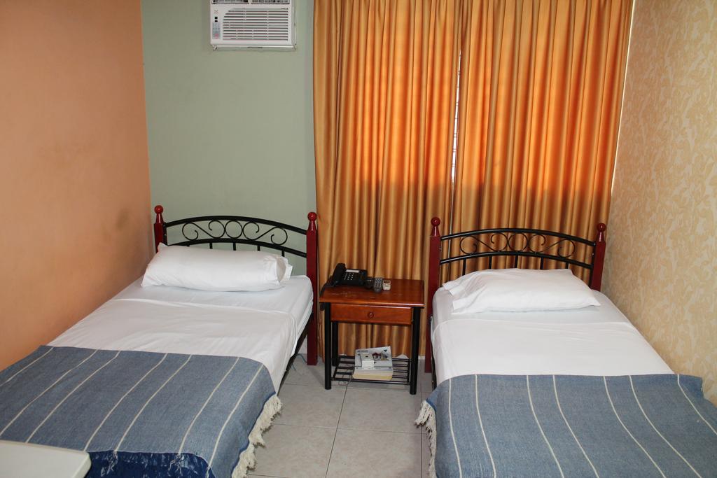 Hostal Cocos Inn Panama City Exterior photo