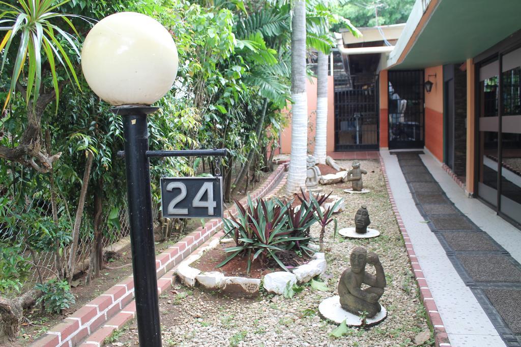 Hostal Cocos Inn Panama City Exterior photo