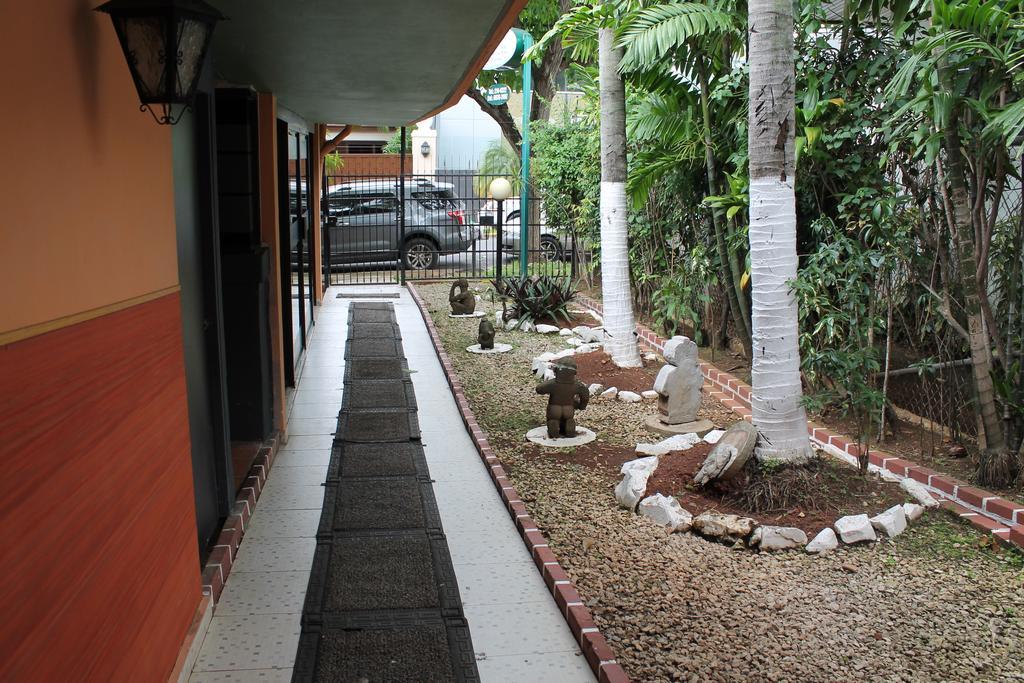 Hostal Cocos Inn Panama City Exterior photo