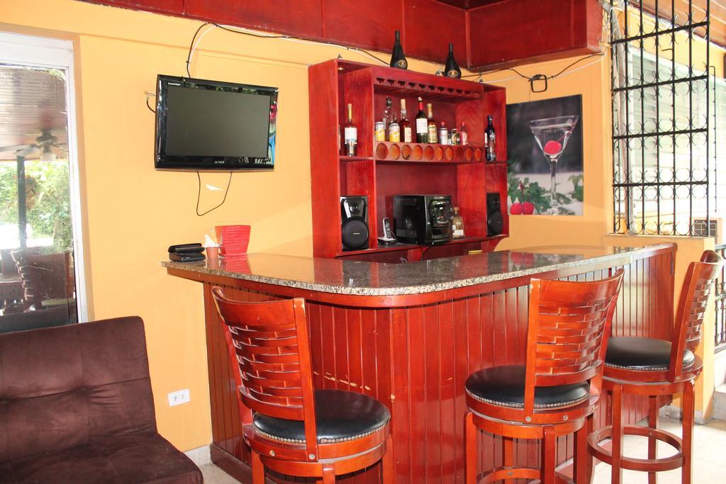 Hostal Cocos Inn Panama City Exterior photo