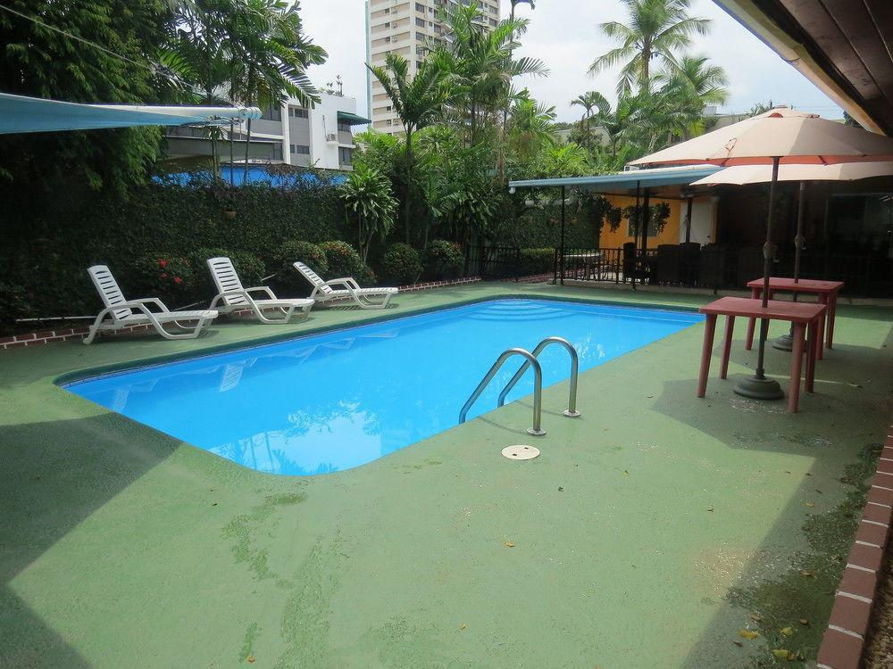 Hostal Cocos Inn Panama City Exterior photo