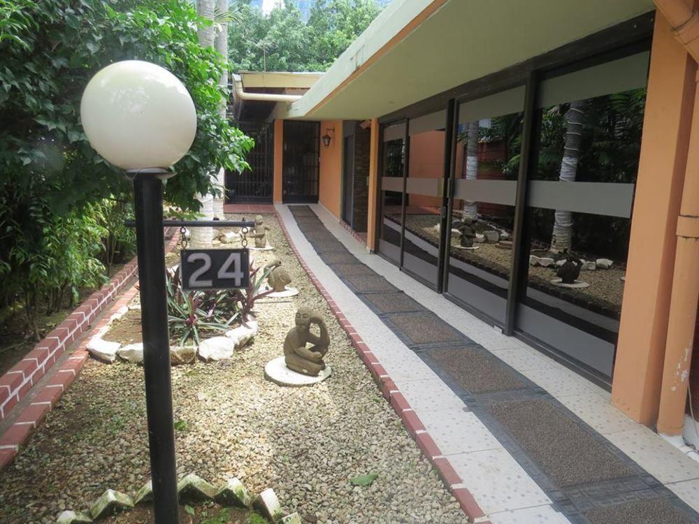 Hostal Cocos Inn Panama City Exterior photo