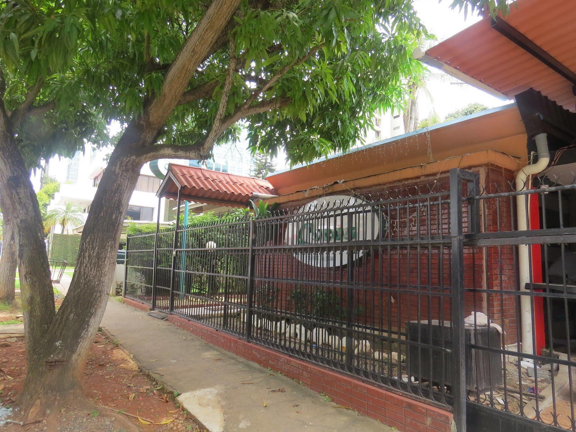 Hostal Cocos Inn Panama City Exterior photo