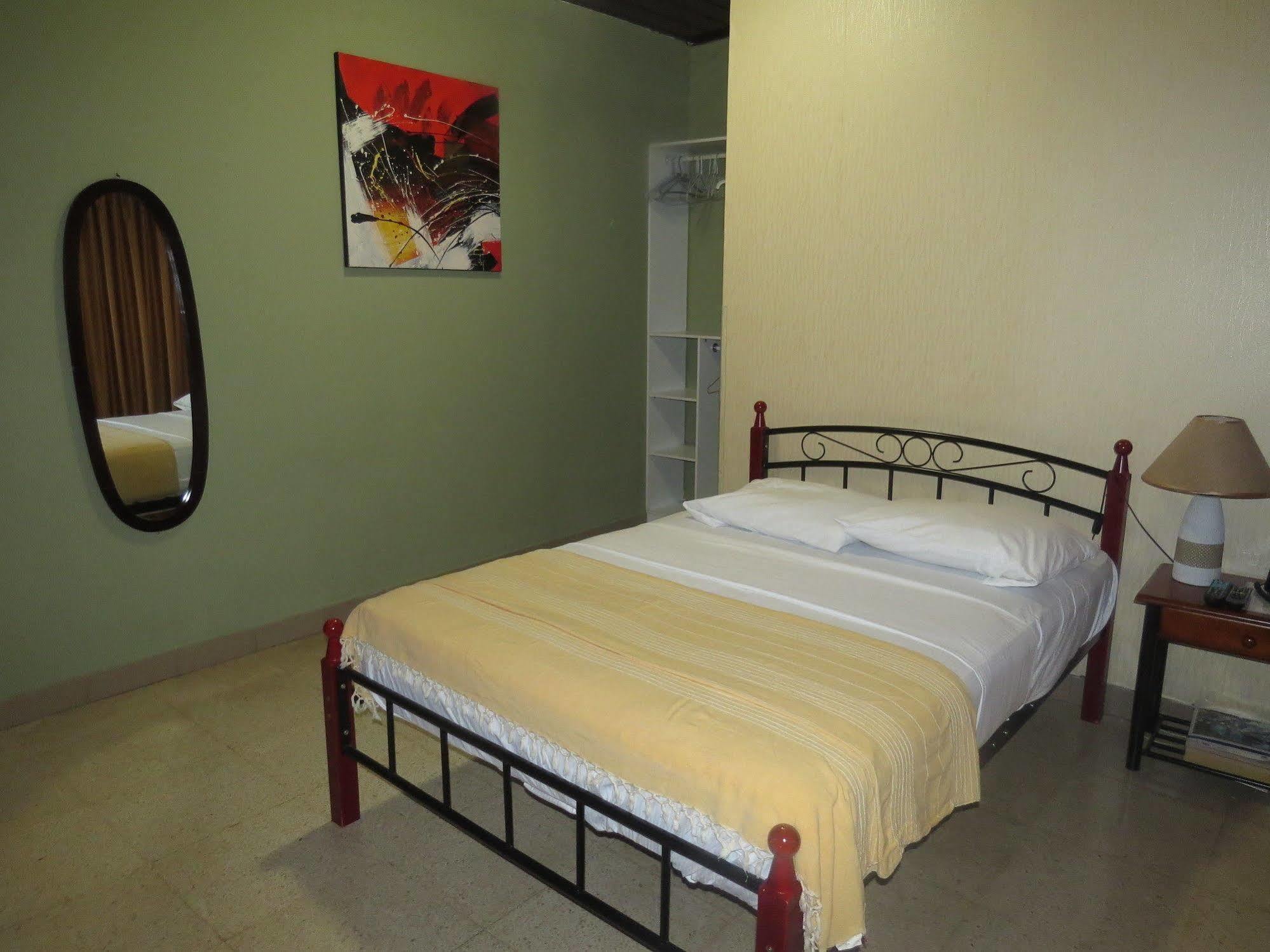 Hostal Cocos Inn Panama City Exterior photo