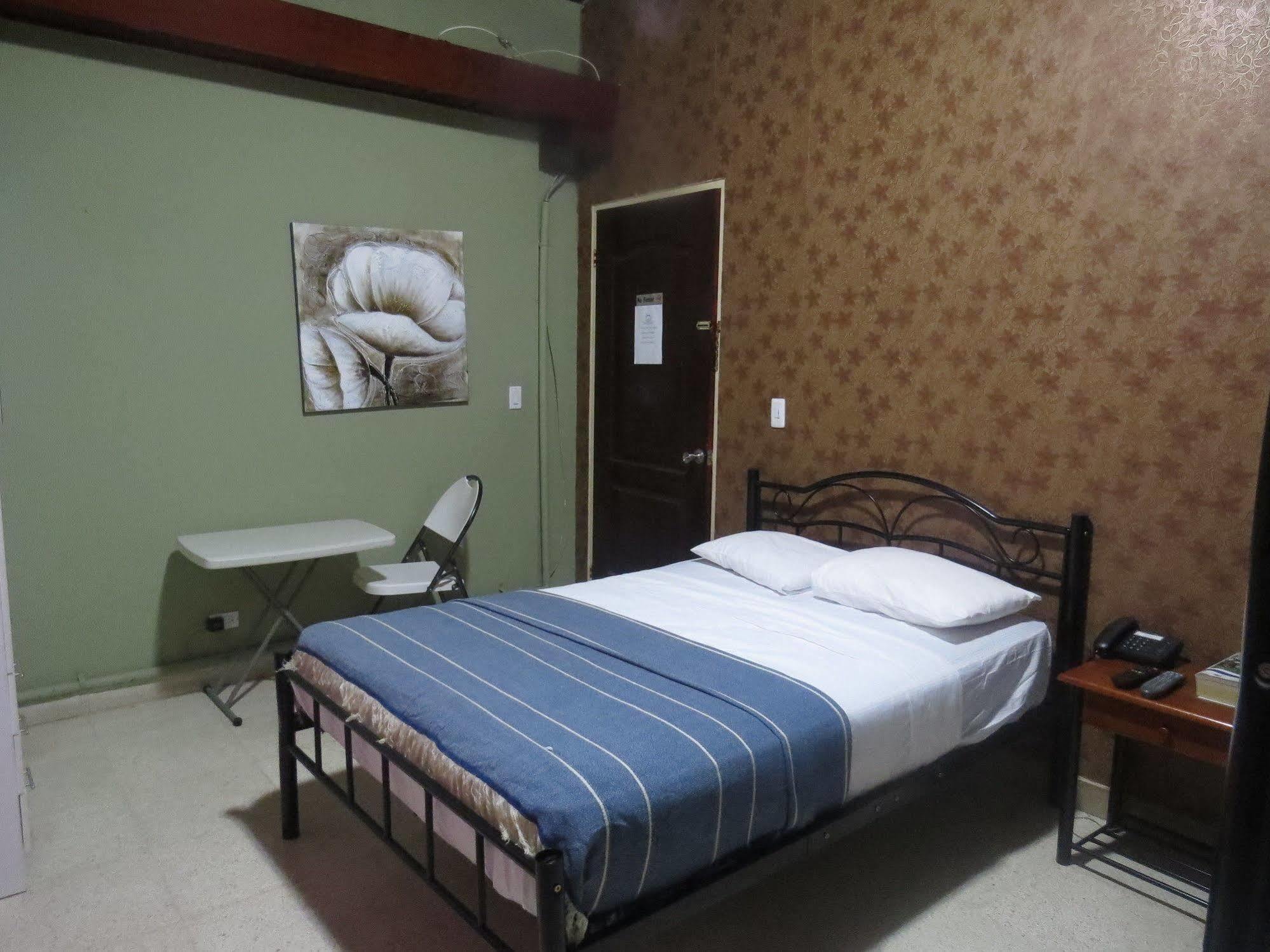 Hostal Cocos Inn Panama City Exterior photo