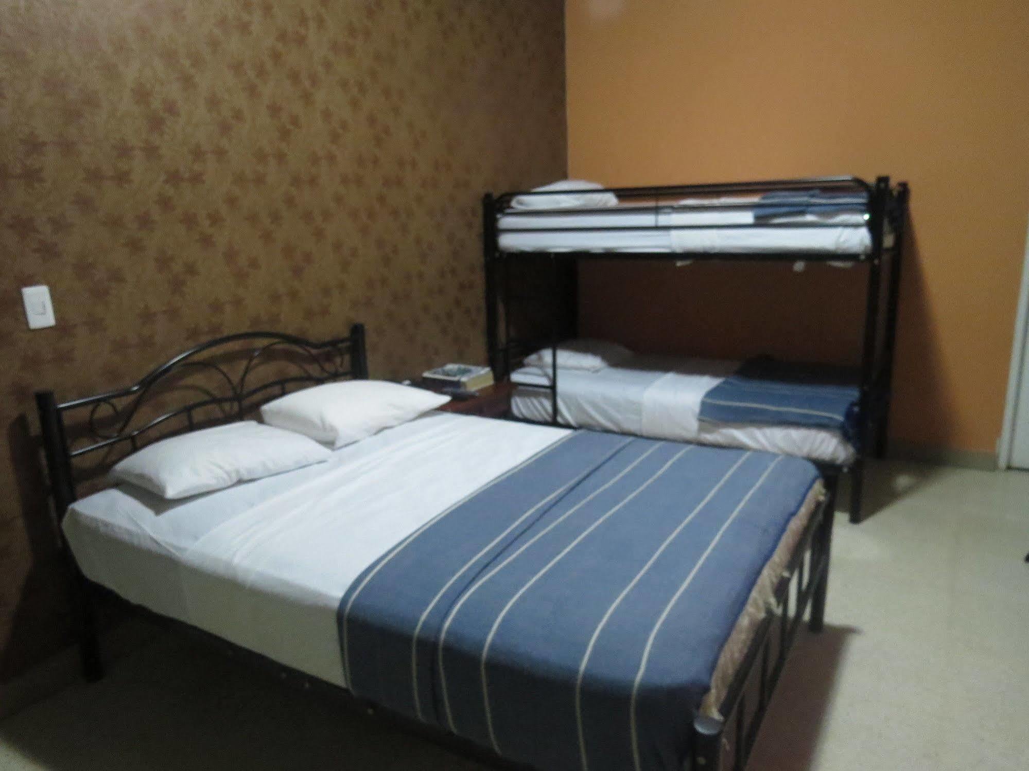 Hostal Cocos Inn Panama City Exterior photo