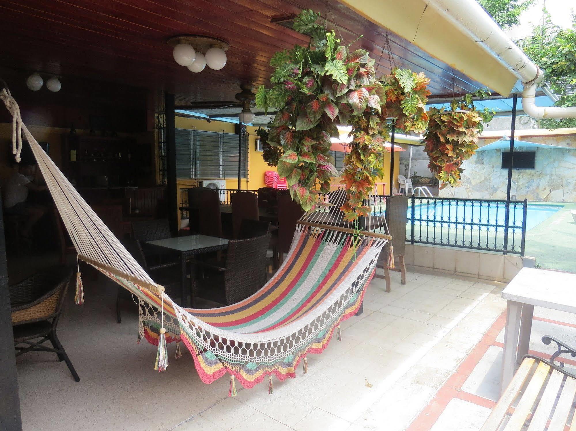 Hostal Cocos Inn Panama City Exterior photo