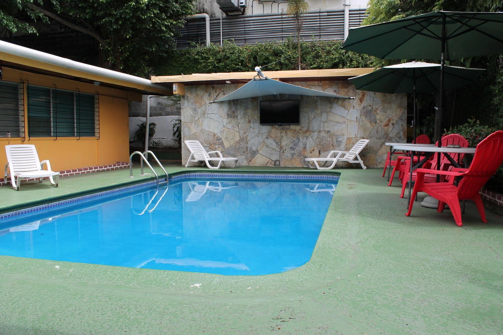 Hostal Cocos Inn Panama City Exterior photo