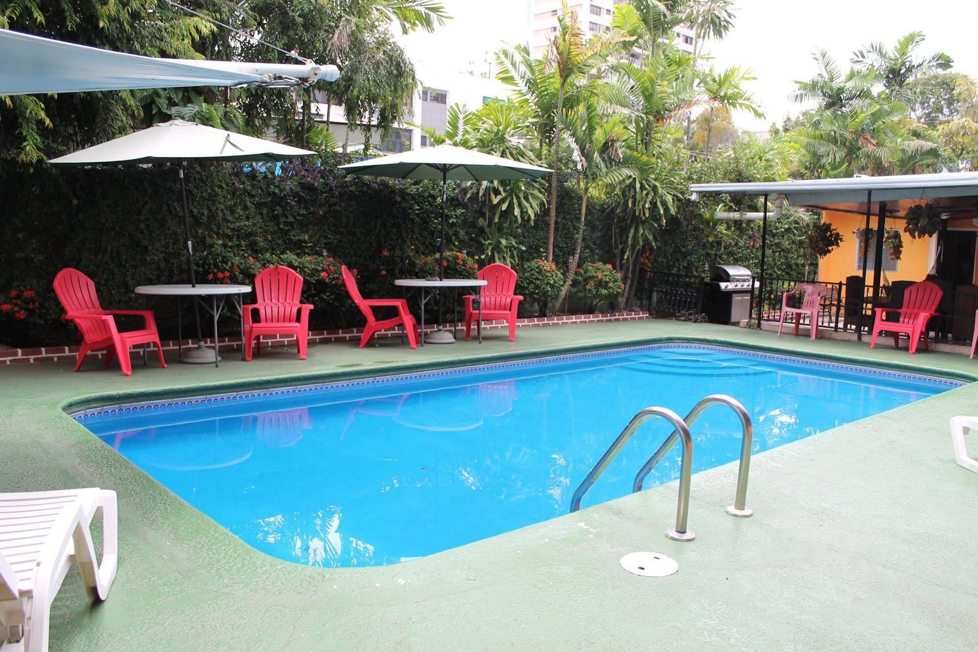 Hostal Cocos Inn Panama City Exterior photo