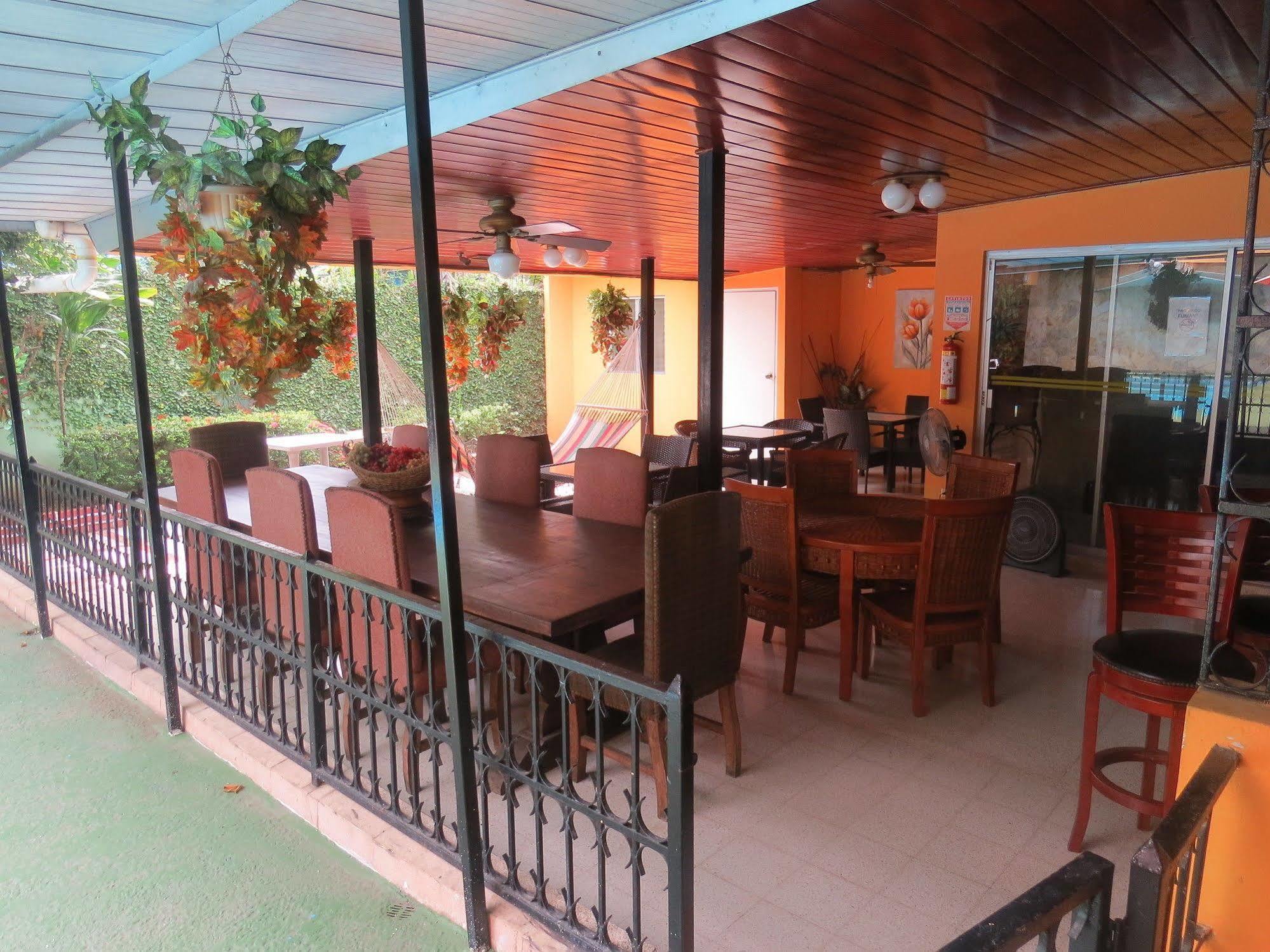 Hostal Cocos Inn Panama City Exterior photo